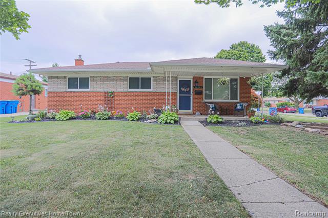 front view picture of 32620 Gloede, Warren, MI. 48088
