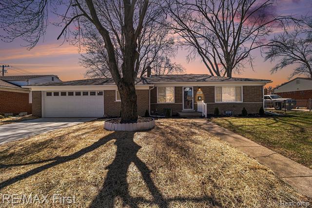 front view picture of 15138 Adams, Warren, MI. 48088