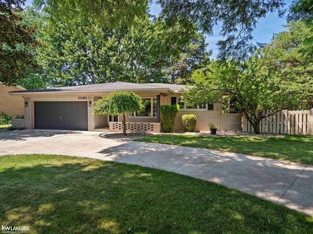 front view picture of 11585 Chicago, Warren, MI. 48093