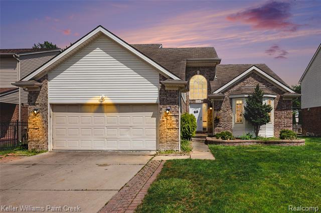 front view picture of 33180 Glengary Ct, Sterling Heights, MI. 48310