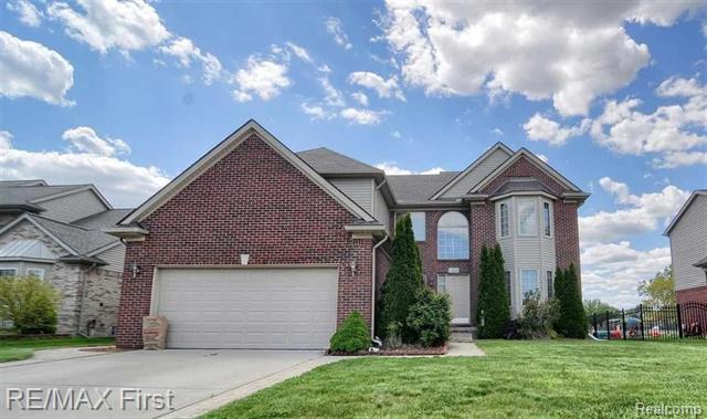 front view picture of 33201 Glengary Ct, Sterling Heights, MI. 48310