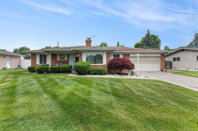 front view picture of 32615 Coventry Place, Warren, MI. 48093