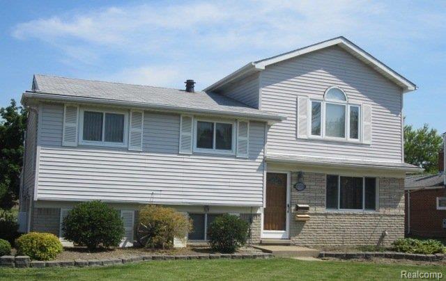 front view picture of 17129 14 Mile Rd, Fraser, MI. 48026