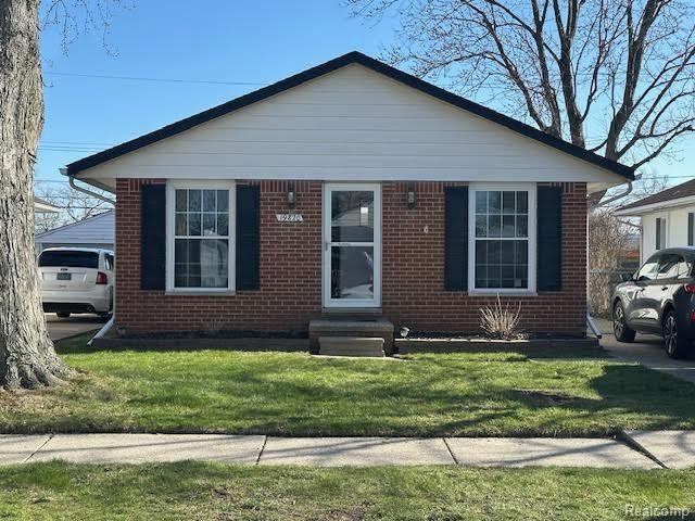front view picture of 19820 Voiland, Roseville, MI. 48066