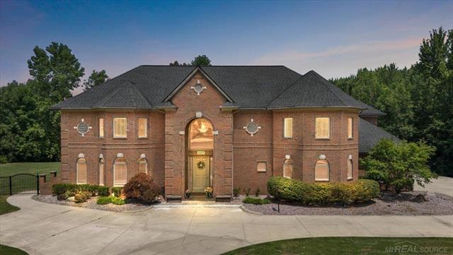 front view picture of 15975 14 Mile Rd, Fraser, MI. 48026