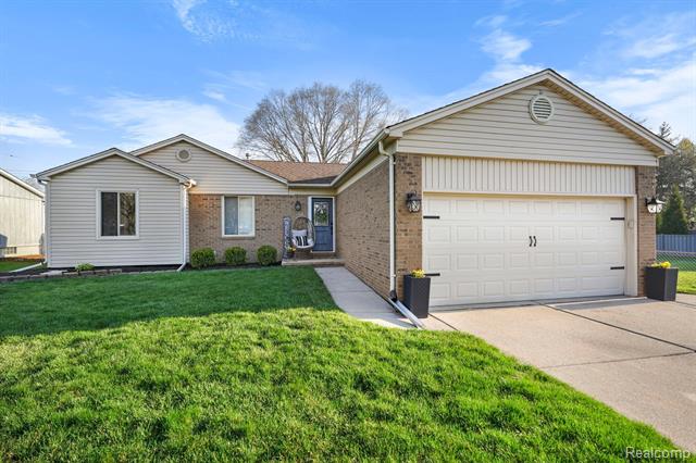 front view picture of 16075 Toulouse, Fraser, MI. 48026