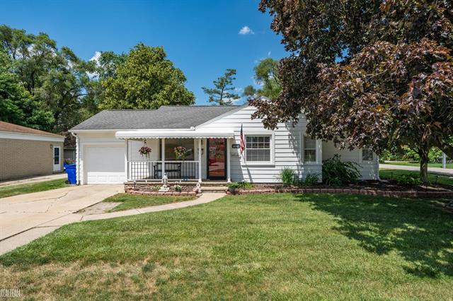 front view picture of 16145 14 Mile Rd, Fraser, MI. 48026