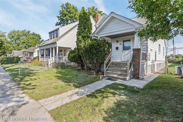 front view picture of 168 W Bennett St, Ferndale, MI. 48220