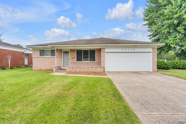 front view picture of 33333 Groth Dr, Sterling Heights, MI. 48312