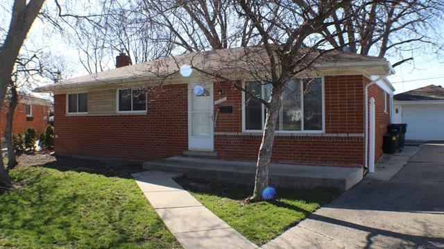 front view picture of 33190 Priehs Court, Sterling Heights, MI. 48312