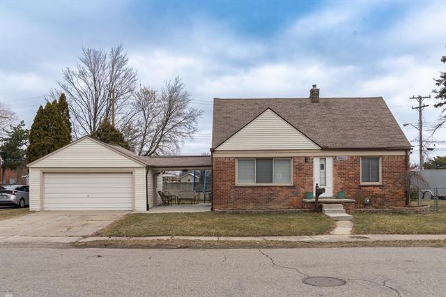 16605 ROSEMARY Fraser, MI. 48026 | Snabby