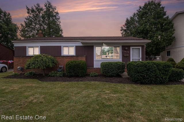front view picture of 33639 Newport Dr, Sterling Heights, MI. 48310