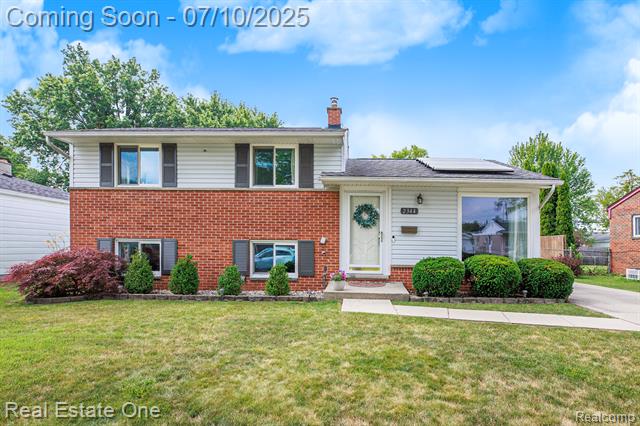 front view picture of 2344 Winston Dr, Sterling Heights, MI. 48310