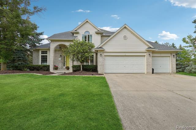 front view picture of 21898 Aspen Ct, Farmington, MI. 48335