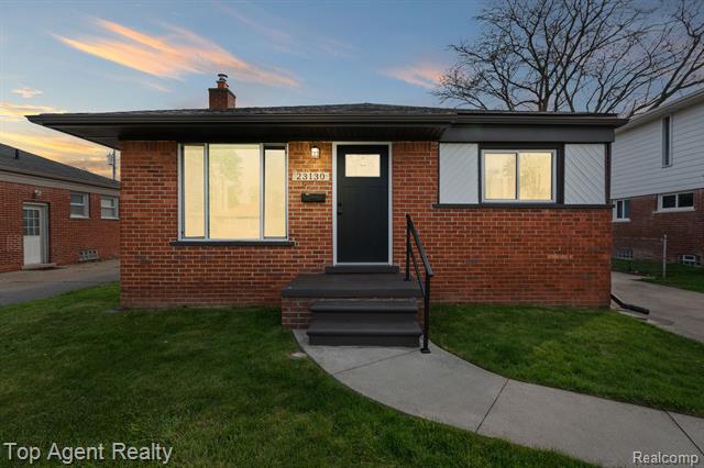 front view picture of 23130 Beverly, Saint Clair Shores, MI. 48082
