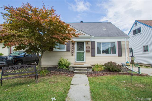 front view picture of 23537 Deziel, Saint Clair Shores, MI. 48082
