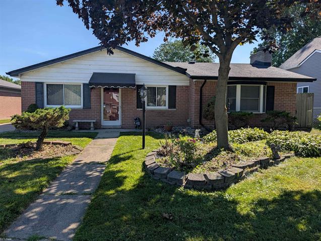 front view picture of 23700 Talbot, Saint Clair Shores, MI. 48082