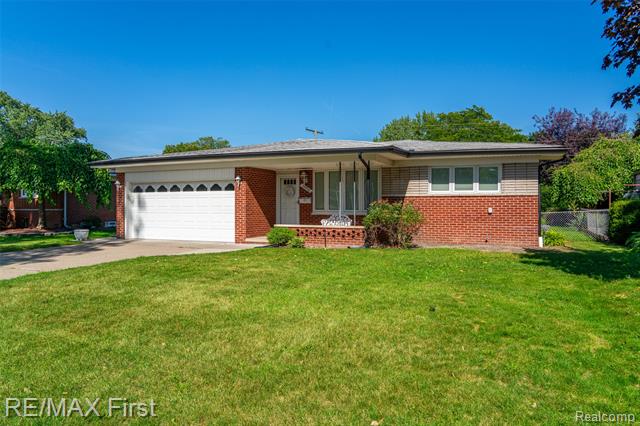 front view picture of 33552 Somerset Dr, Sterling Heights, MI. 48312