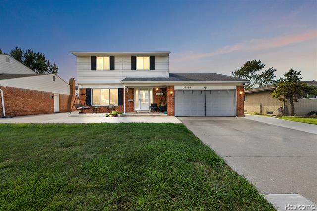 front view picture of 33879 Richard O Dr, Sterling Heights, MI. 48310