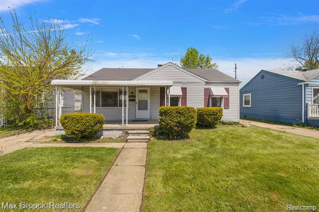 front view picture of 561 E Bennett St, Ferndale, MI. 48220