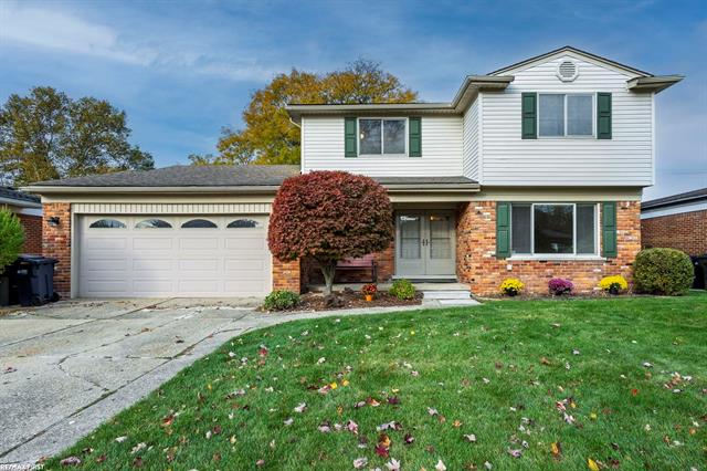 front view picture of 33517 Chatsworth Dr, Sterling Heights, MI. 48312