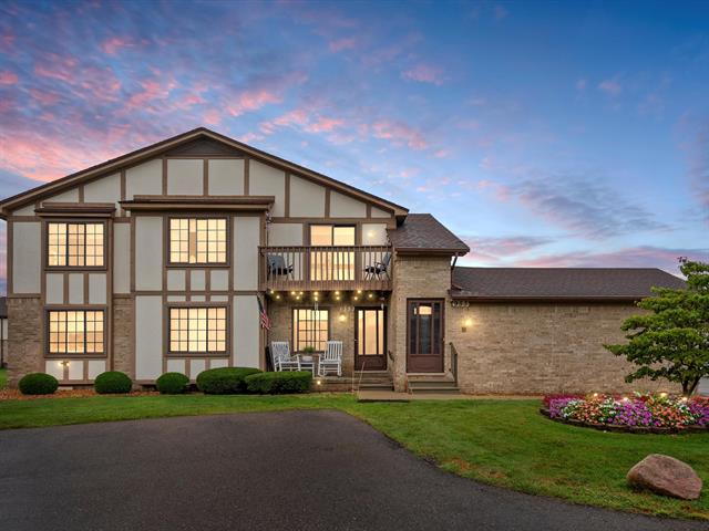 front view picture of 953 Country Club Dr, Saint Clair Shores, MI. 48082