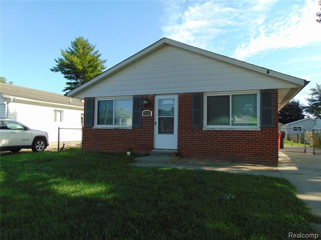 front view picture of 20136 Lakeworth, Roseville, MI. 48066