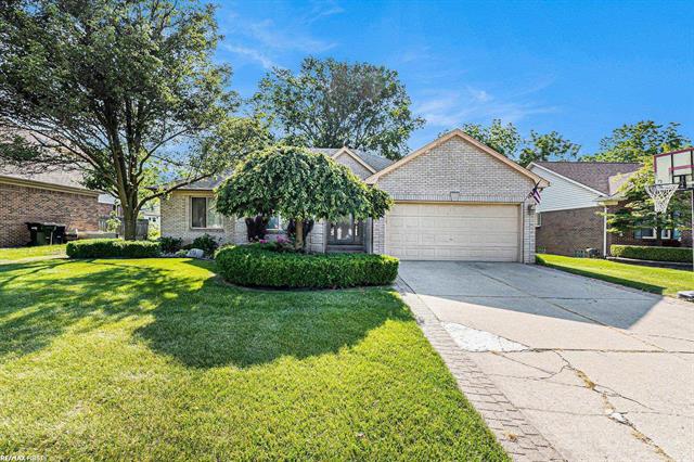 front view picture of 33099 Monticello Dr, Sterling Heights, MI. 48312