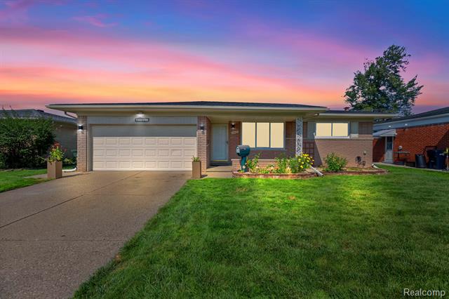 front view picture of 33437 Somerset Dr, Sterling Heights, MI. 48312