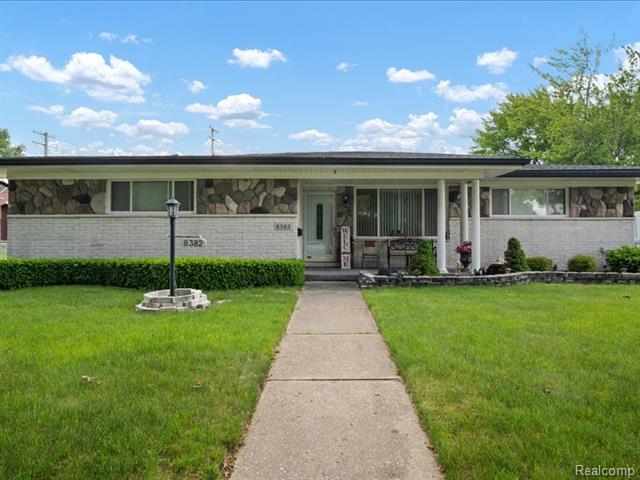 front view picture of 8382 Fairfax Dr, Sterling Heights, MI. 48312