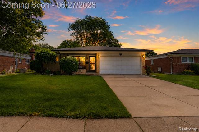 front view picture of 33818 King Richard D, Sterling Heights, MI. 48310