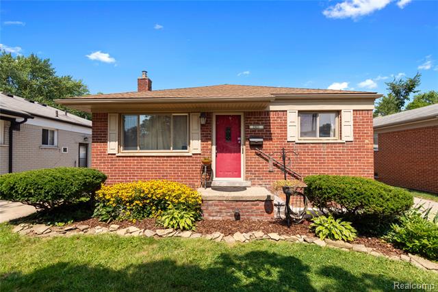 front view picture of 23633 Deziel, Saint Clair Shores, MI. 48082