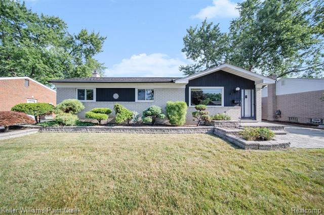 front view picture of 2319 Winston Dr, Sterling Heights, MI. 48310