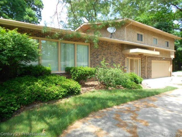 front view picture of 17160 Westland Ave, Southfield, MI. 48075