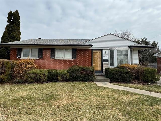 front view picture of 33328 Fraser Avenue, Fraser, MI. 48026