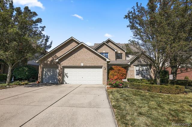 front view picture of 15085 Kara Lane, Sterling Heights, MI. 48312