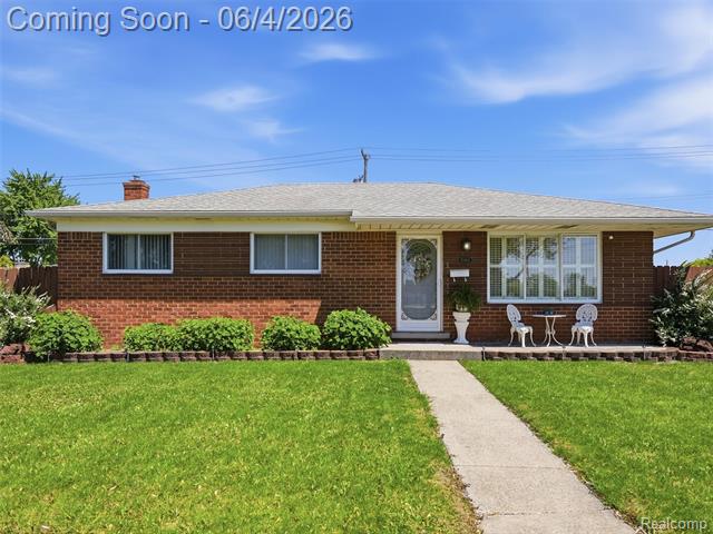 front view picture of 33810 Brookshire Dr, Sterling Heights, MI. 48312