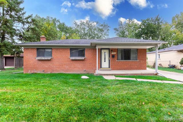 front view picture of 4996 Sanford Dr, Sterling Heights, MI. 48310
