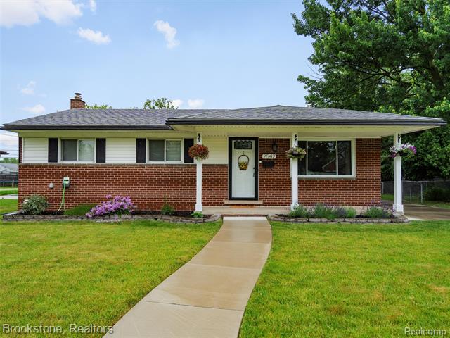 front view picture of 2542 Pall Mall Dr, Sterling Heights, MI. 48310