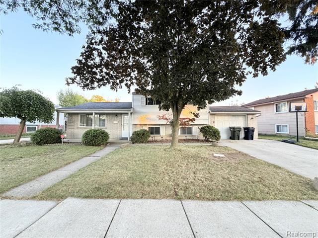 front view picture of 2630 Pall Mall Dr, Sterling Heights, MI. 48310