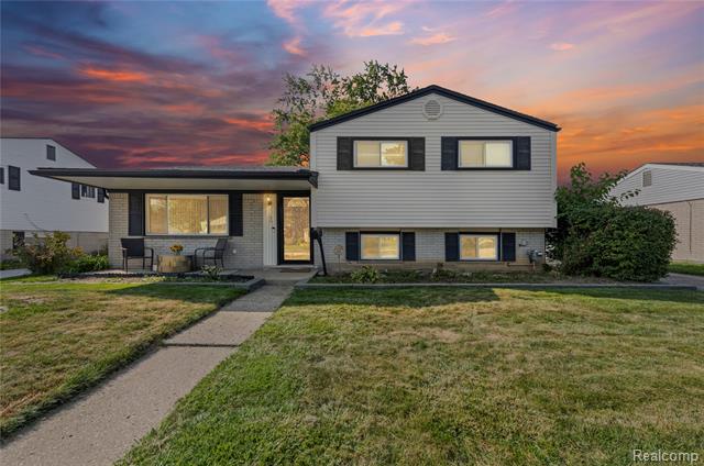 front view picture of 2240 Camel Dr, Sterling Heights, MI. 48310