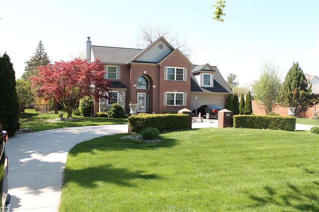 front view picture of 34159 Jefferson, Saint Clair Shores, MI. 48082