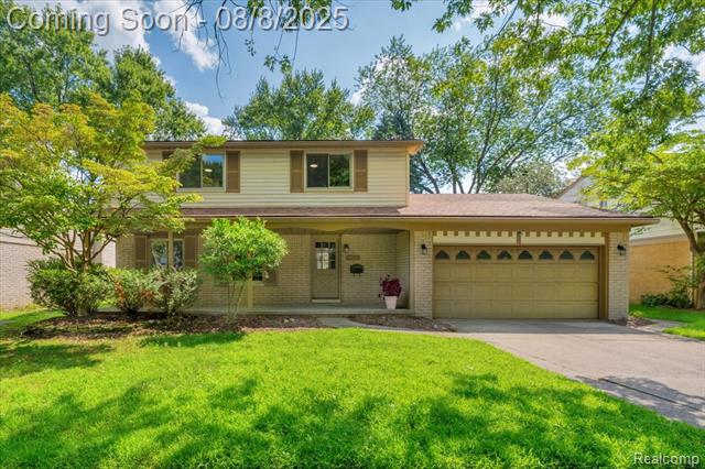 front view picture of 21536 Chestnut Ln, Farmington, MI. 48336