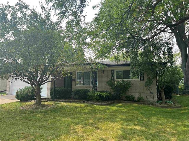front view picture of 33859 Sebastian Lane, Sterling Heights, MI. 48312