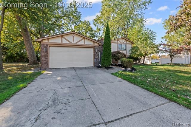 front view picture of 34025 Inverarry Cour, Sterling Heights, MI. 48312