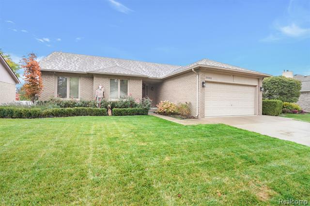 front view picture of 33252 Mazara Drive, Fraser, MI. 48026