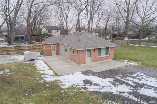 front view picture of 23443 Lakewood, Clinton Township, MI. 48035