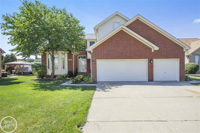 front view picture of 15110 Kara Lane, Sterling Heights, MI. 48312