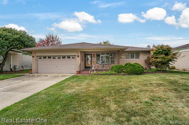front view picture of 33487 Mina Dr, Sterling Heights, MI. 48312