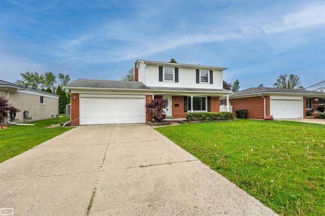 front view picture of 33519 Groth Dr, Sterling Heights, MI. 48312
